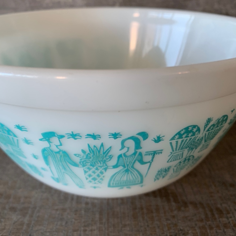 Vintage Pyrex Amish Butterprint Mixing Bowl # 402 White Turquoise 1.5 Qt - Picture 5 of 6